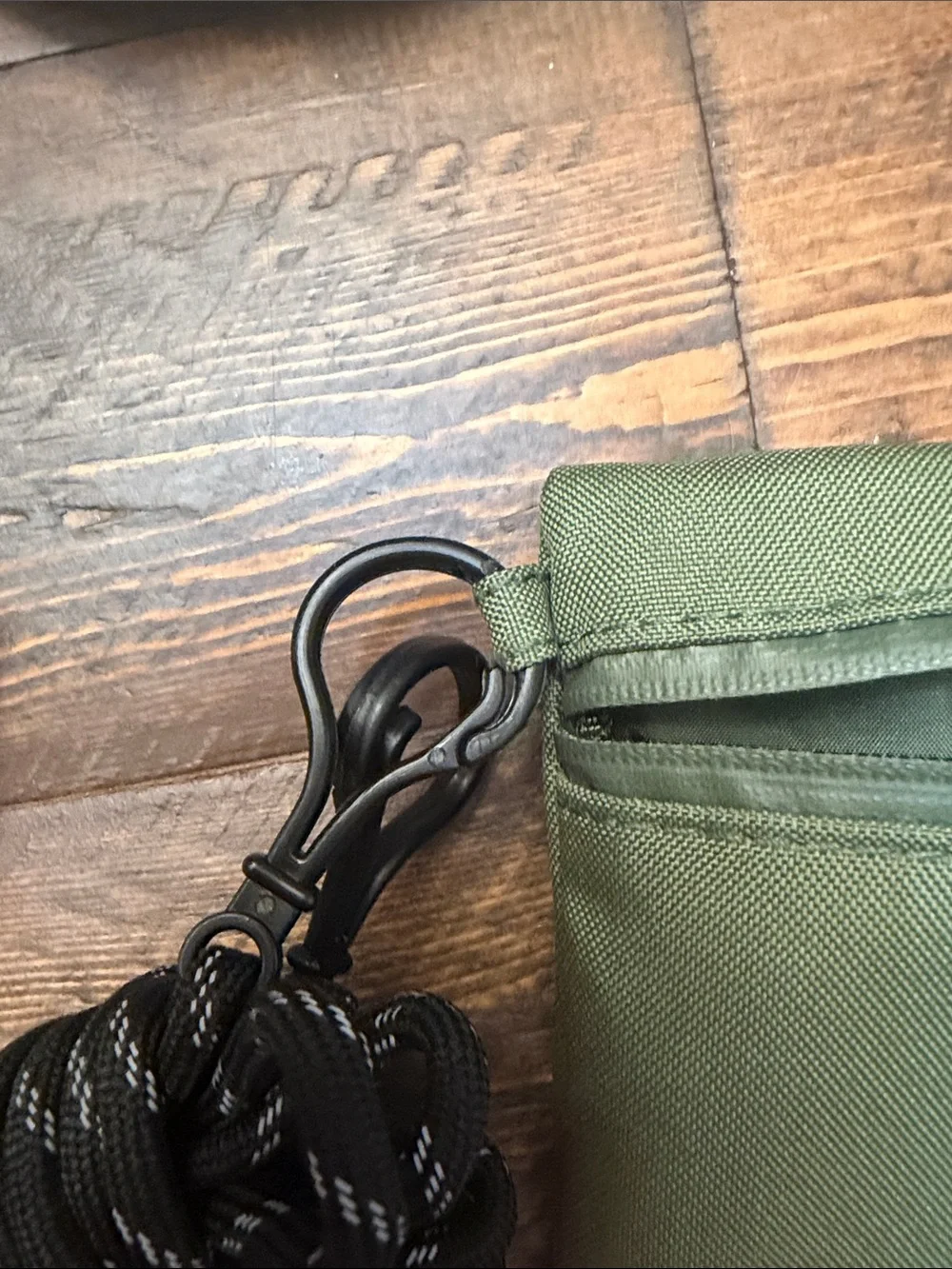 Hunter x EVA Air Olive Green Crossbody Travel Amenity Pouch Set NWOT